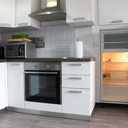 Ria Apartment *